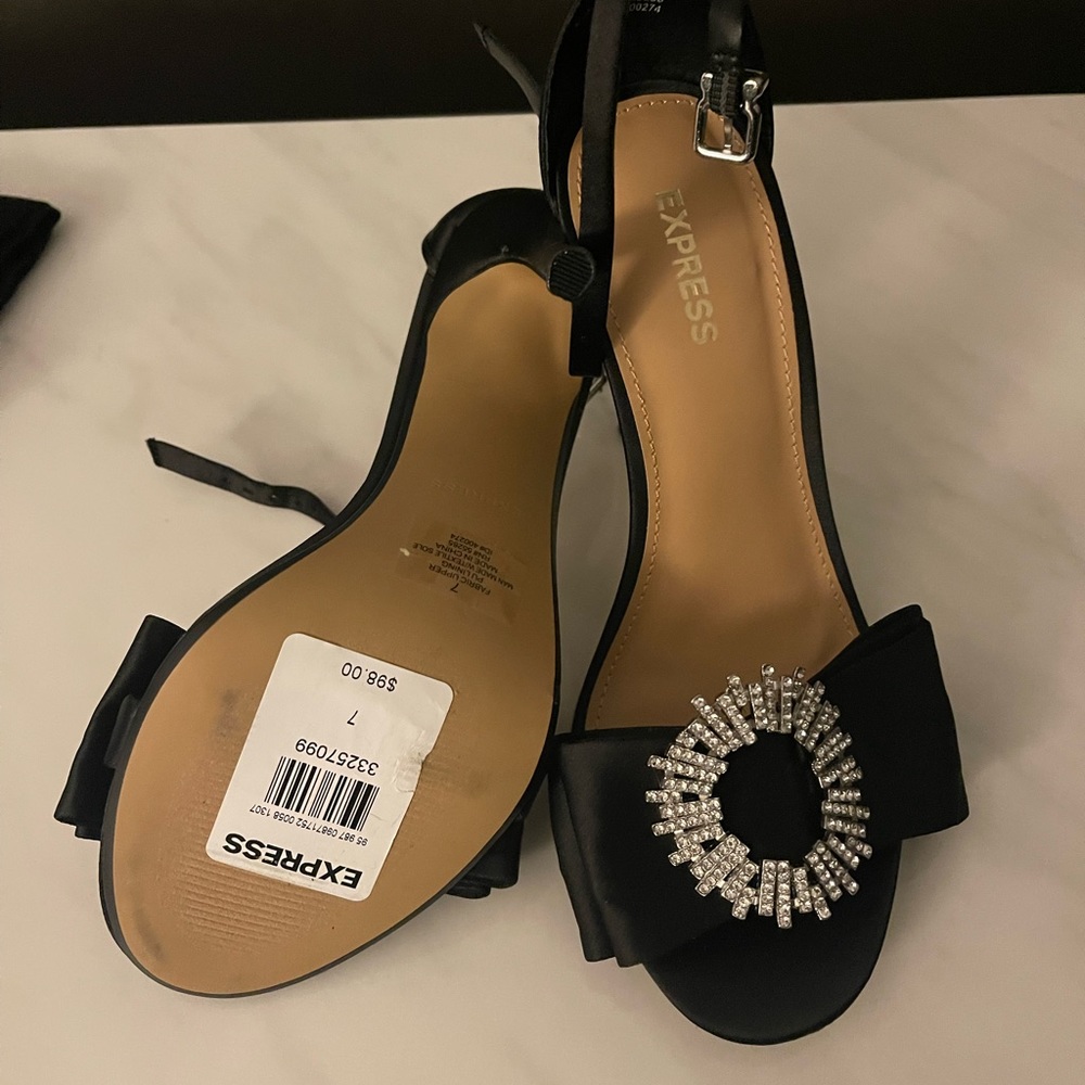 Express Shoes - Picture 1 of 4